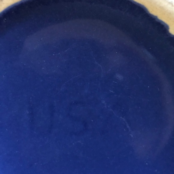 Vintage blue vase labeled USA 7 1/2 x5 in - Picture 2 of 3